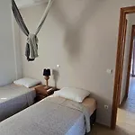 Athanasia's At Rafaella شقة *