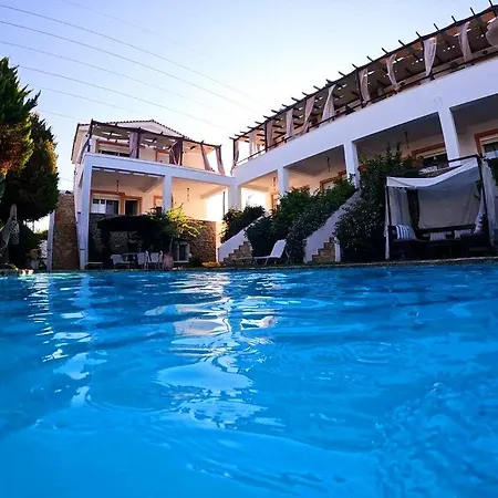 Athanasia's At Rafaella Kokkónion