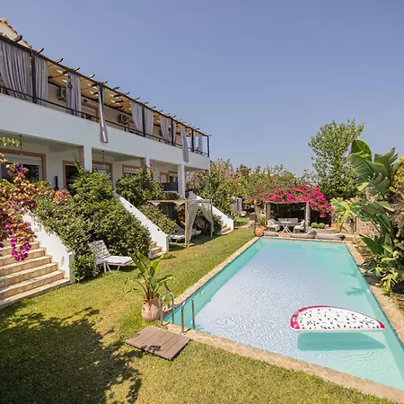 Athanasia's At Rafaella شقة